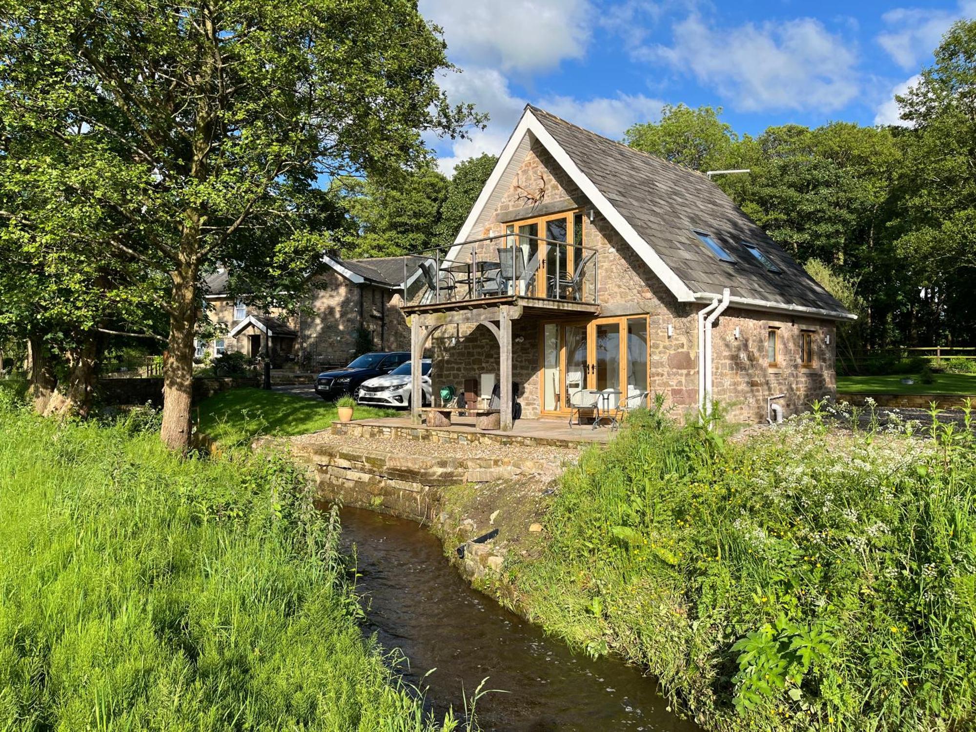 Cosy Alpine Cottage In The Heart Of Lancashire Catterall Exterior photo